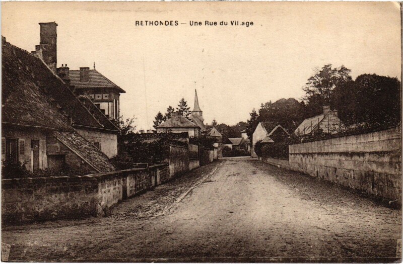 Carte postale ancienne Rethondes Une rue du village à Rethondes