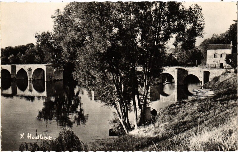 Carte postale ancienne Mantes-la-Jolie Le Vieux Pont à Mantes-la-Jolie