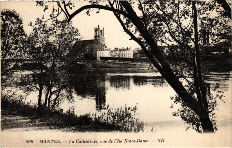 Carte postale ancienne Mantes-la-Jolie La Cathedrale - Vue de l'Ile Notre-Dame à Mantes-la-Jolie