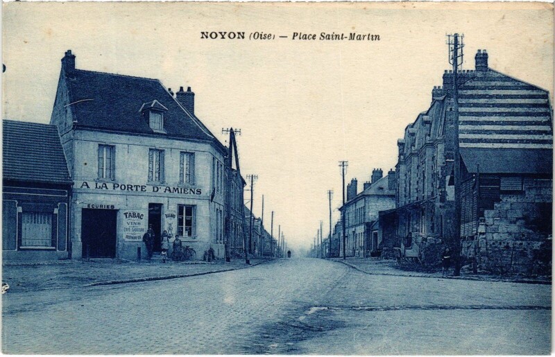Carte postale ancienne Noyon Place Saint-Martin à Noyon