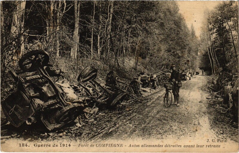 Carte postale ancienne Foret de Compiegne Autos allemandes Guerre