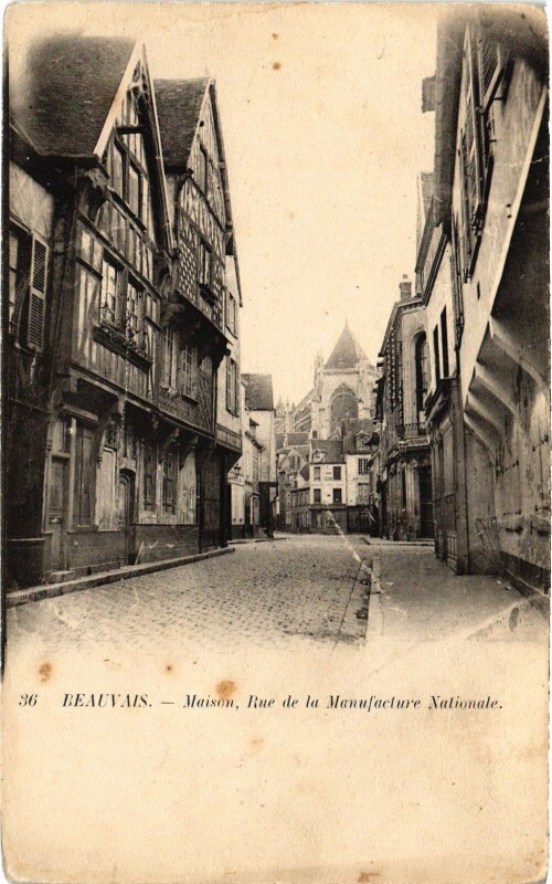Carte postale ancienne Beauvais Rue de la Manufacture nationale à Beauvais