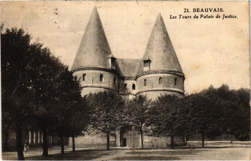 Carte postale ancienne Beauvais Palais du Justice Les Tours à Beauvais