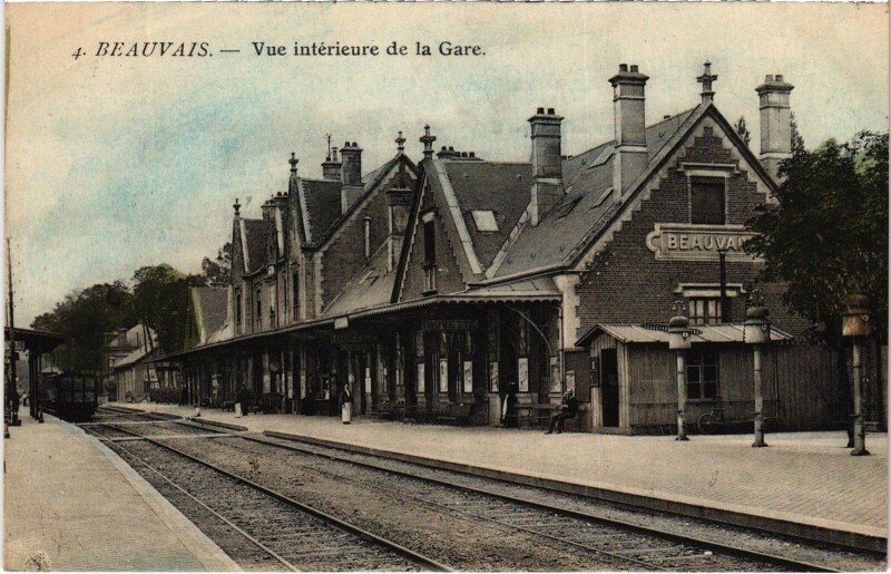 Carte postale ancienne Beauvais La Gare vue interieur Railway à Beauvais