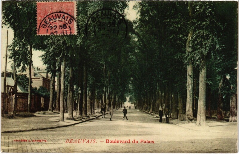 Carte postale ancienne Beauvais Boulevard du Palais à Beauvais