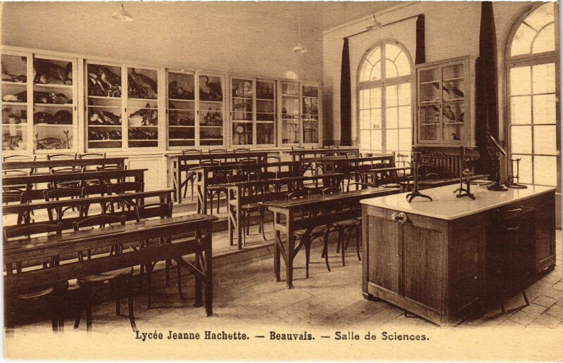 Carte postale ancienne Beauvais Lycée Jeanne Hachette Salle de Sciences à Beauvais