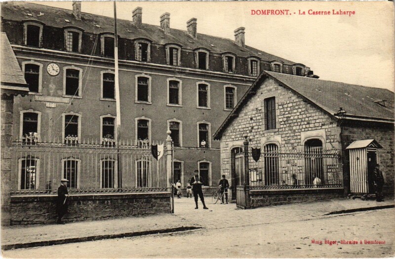 Carte postale ancienne Domfront La cathédrale Laharpe à Domfront