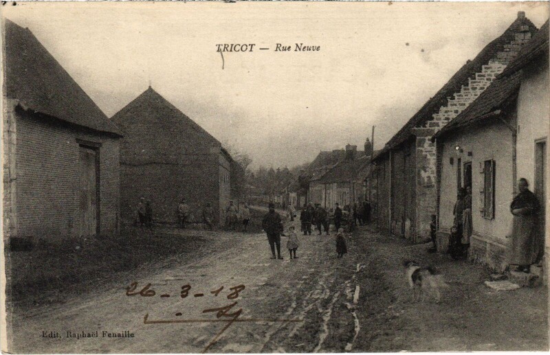 Carte postale ancienne Tricot Rue Neuve à Tricot