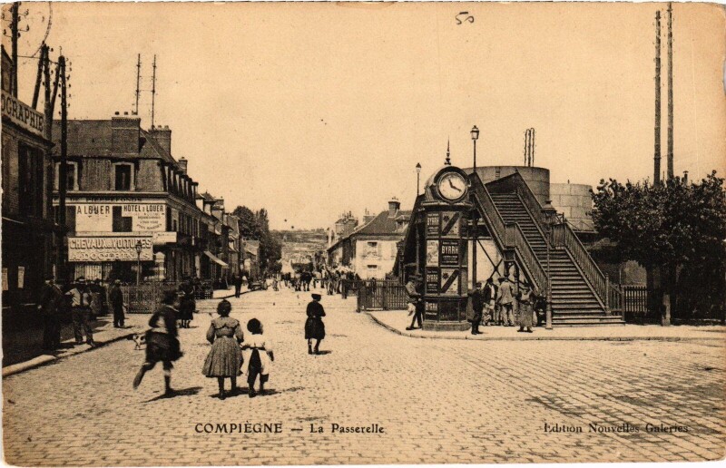Carte postale ancienne Compiegne La Passerelle