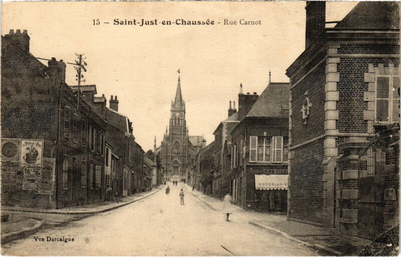 Carte postale ancienne Saint-Just-en-Chaussée Rue Carnot à Saint-Just-en-Chaussée
