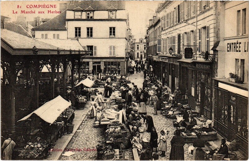 Carte postale ancienne Compiegne Marché aux Herbes