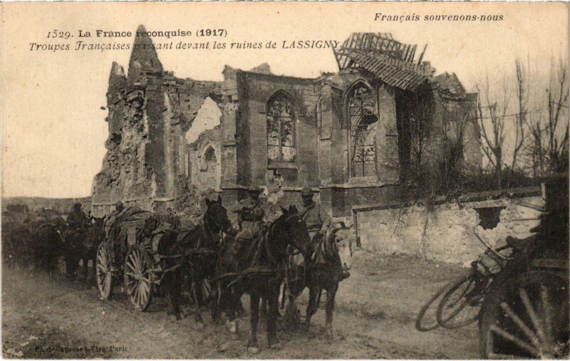 Carte postale ancienne Lassigny troupes Guerre à Lassigny
