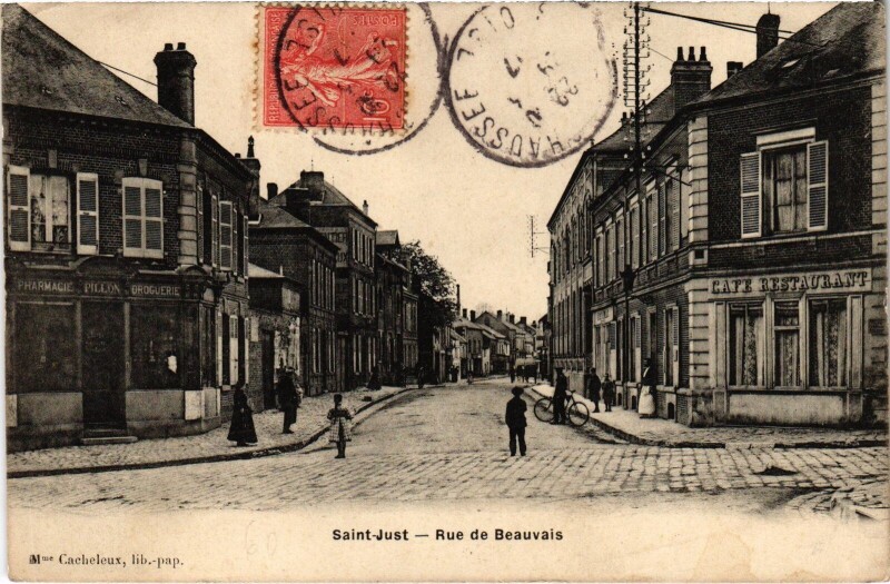 Carte postale ancienne Saint-Just Rue de Beauvais à Beauvais