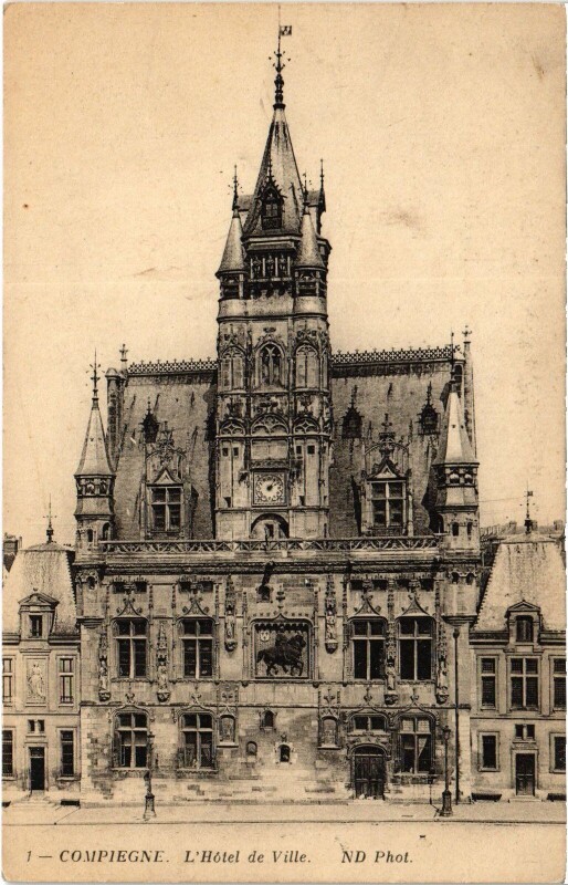 Carte postale ancienne Compiegne Hotel de Ville à Ville
