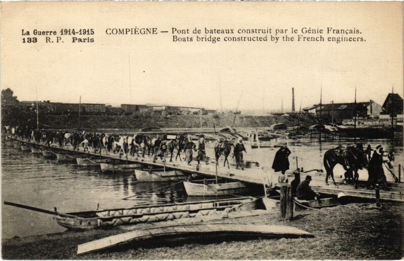 Carte postale ancienne Compiegne Pont de bateaux Guerre