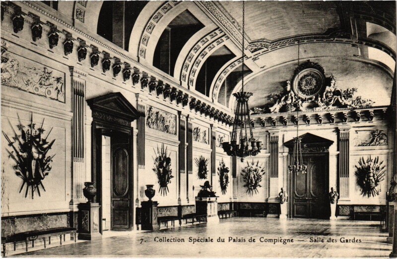 Carte postale ancienne Palais de Compiegne Salle des Gardes