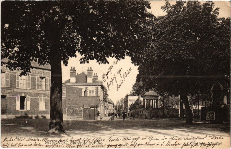Carte postale ancienne Noyon Entrée de la Ville à Noyon
