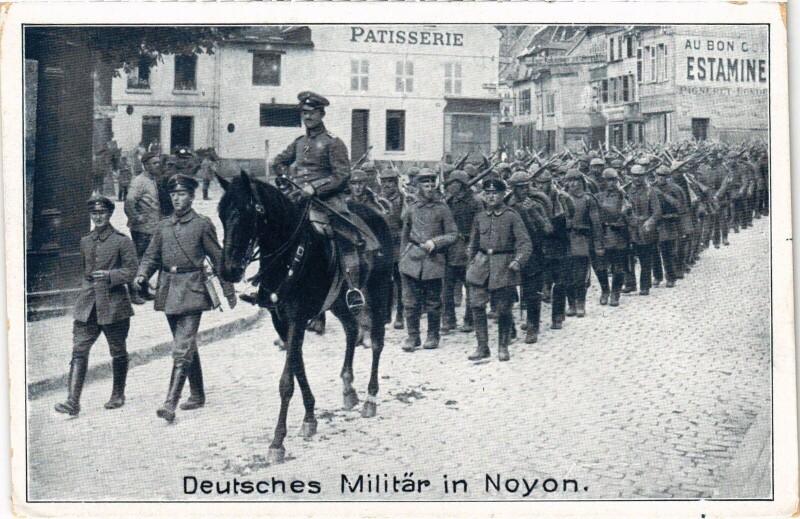 Carte postale ancienne Noyon Deutsches Militar Guerre à Noyon