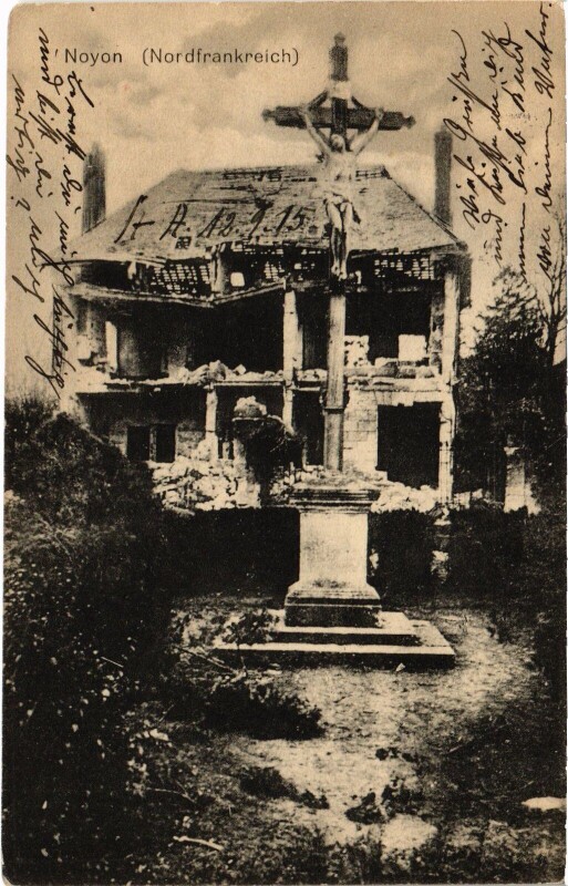 Carte postale ancienne Noyon La Cathédrale Guerre à Noyon