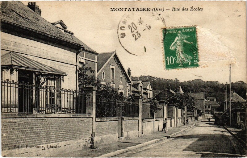 Carte postale ancienne Montataire Rue des Ecoles à Montataire