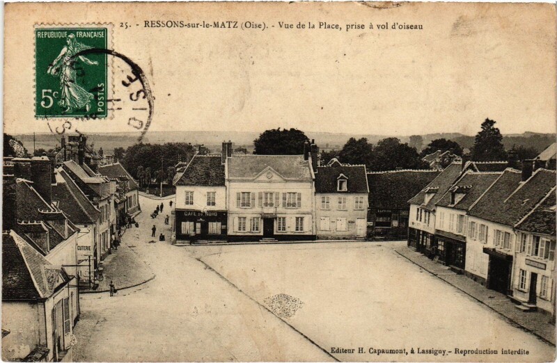 Carte postale ancienne Ressons-sur-Matz vue de la place à Ressons-sur-Matz