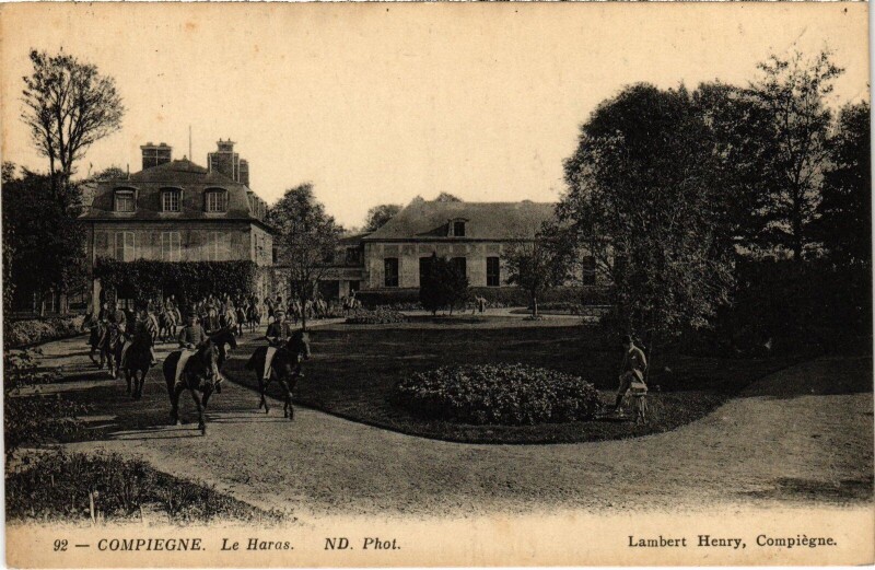 Carte postale ancienne Compiegne Le Haras