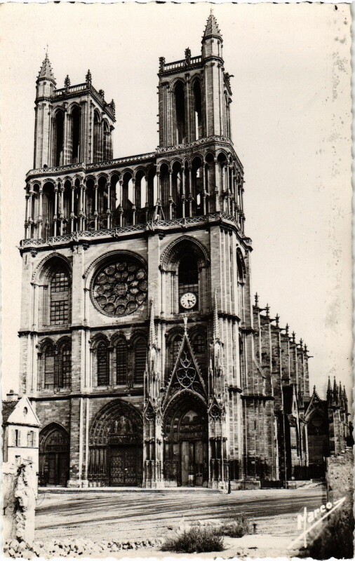 Carte postale ancienne Mantes-la-Jolie Gassicourt - La Collegiale à Mantes-la-Jolie