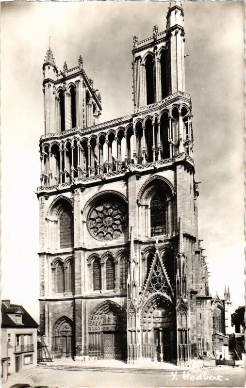 Carte postale ancienne Mantes-la-Jolie La Collegiale Notre-Dame à Mantes-la-Jolie
