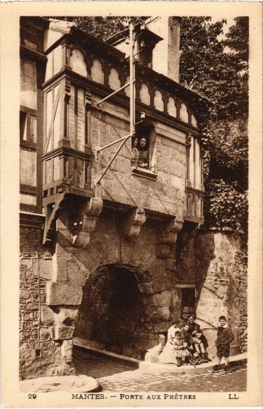 Carte postale ancienne Mantes-la-Jolie Porte aux Pretres à Mantes-la-Jolie