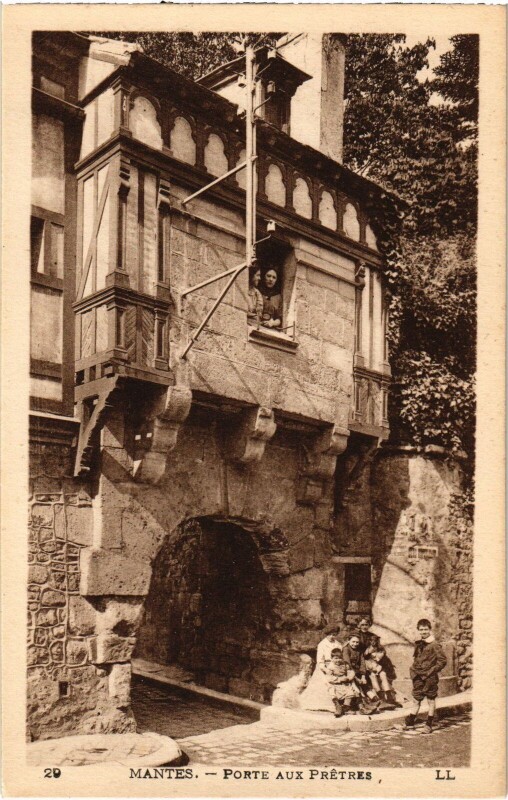 Carte postale ancienne Mantes-la-Jolie Porte aux Pretres à Mantes-la-Jolie