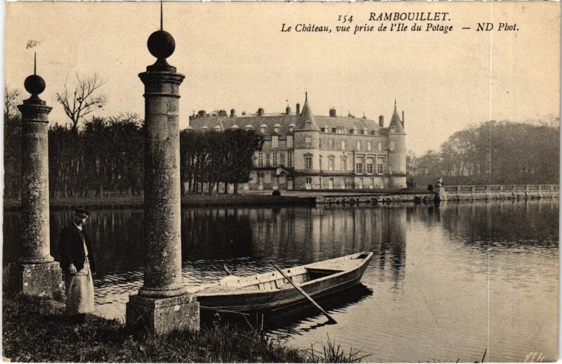 Carte postale ancienne Rambouillet Chateau - Vue prise de l'Ile du Potage à Rambouillet