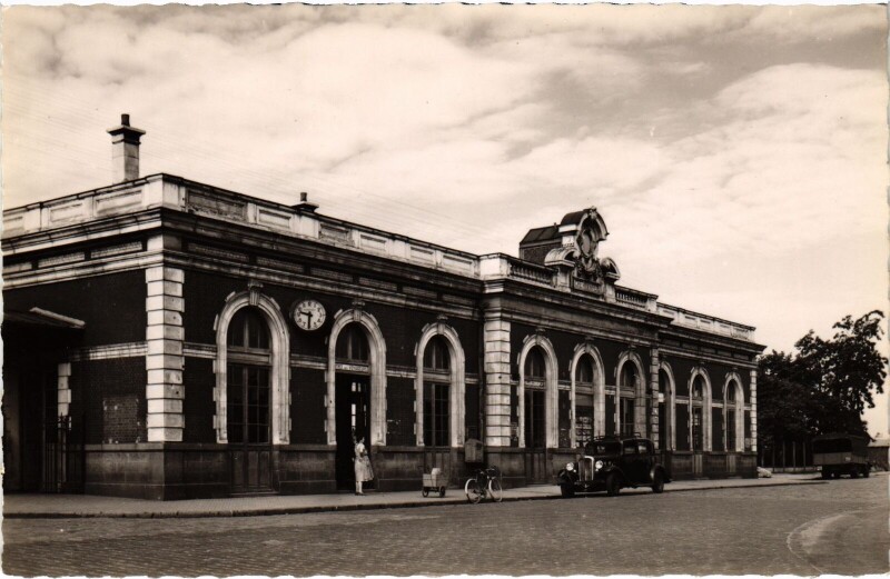 Carte postale ancienne Mantes-la-Jolie La Gare de Mantes-Gassicourt à Mantes-la-Jolie