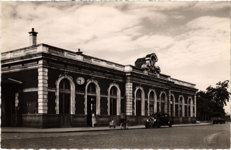 Carte postale ancienne Mantes-la-Jolie La Gare de Mantes-Gassicourt à Mantes-la-Jolie