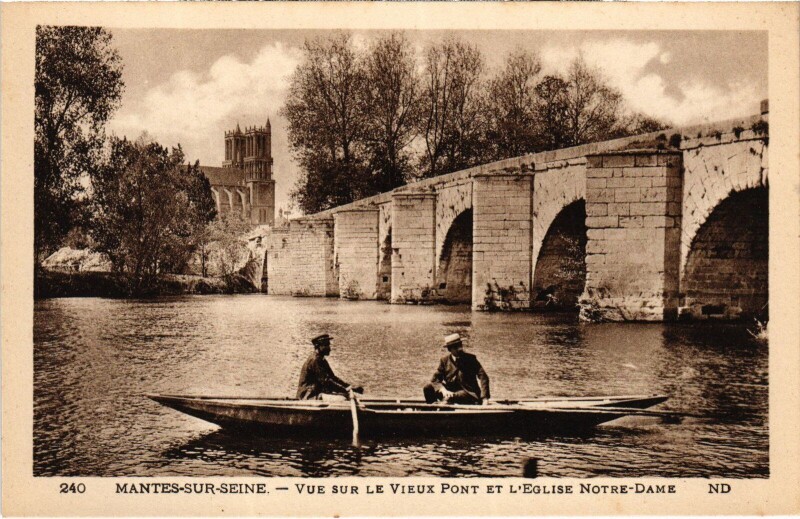 Carte postale ancienne Mantes-la-Jolie Vue sur le Vieux Pont et l'Eglise Notre-Dame à Mantes-la-Jolie