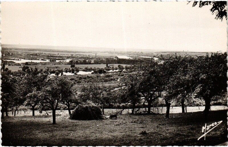 Carte postale ancienne Mantes-la-Jolie Ses Belles Promenades à Mantes-la-Jolie