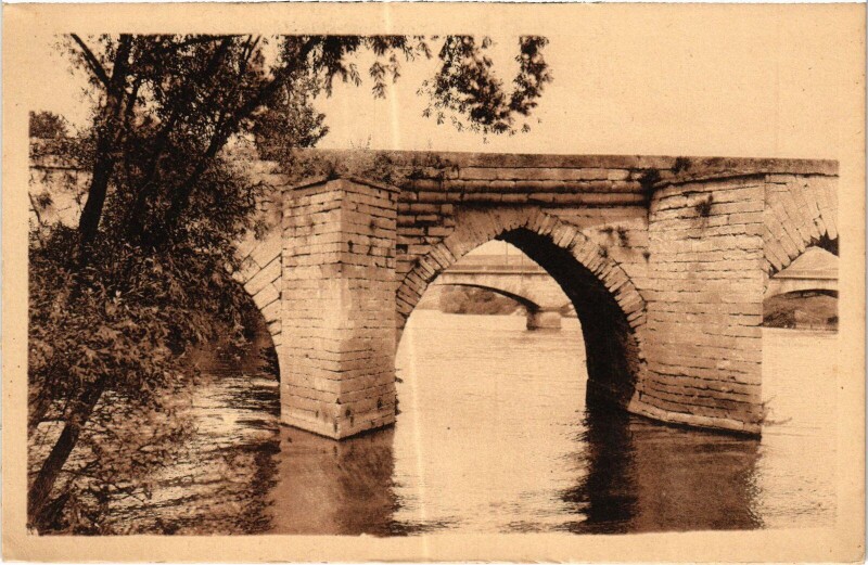 Carte postale ancienne Mantes-la-Jolie L'Arche Ogivale à Mantes-la-Jolie