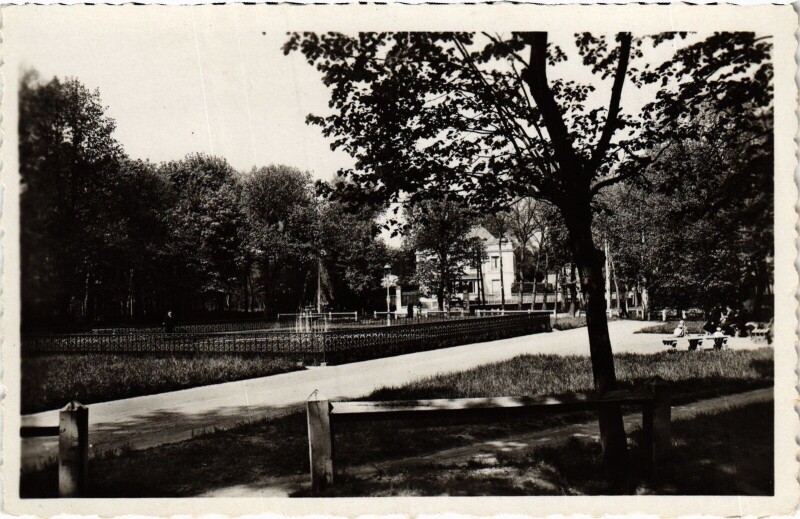 Carte postale ancienne Maisons-Laffitte La Place Wagram à Maisons-Laffitte