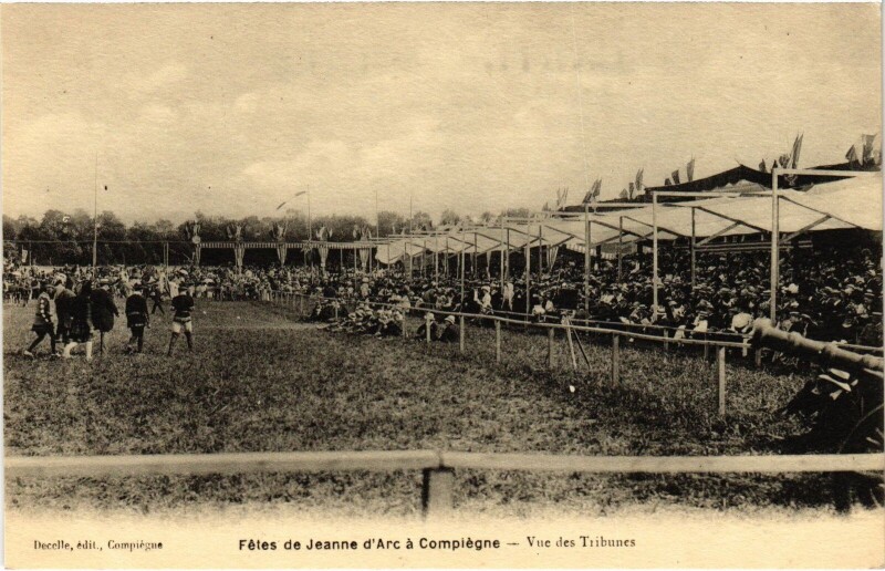 Carte postale ancienne Compiegne Fetes de Jeanne d'Arc Les Tribunes