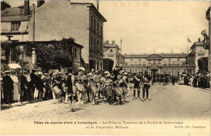 Carte postale ancienne Compiegne Fetes de Jeanne d'Arc Les Fifres