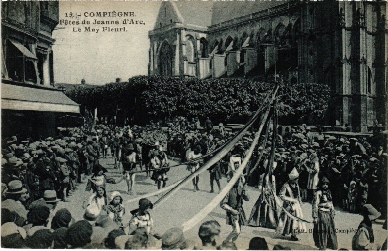 Carte postale ancienne Compiegne Fetes de Jeanne d'Arc May Fleuri