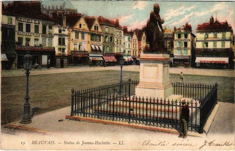 Carte postale ancienne Beauvais Statue de Jeanne-Hachette à Beauvais