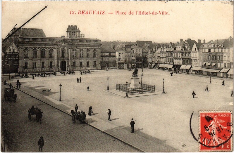 Carte postale ancienne Beauvais Place de l'Hotel-de-Ville à Beauvais