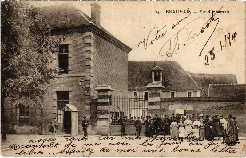 Carte postale ancienne Beauvais infanterie à Beauvais