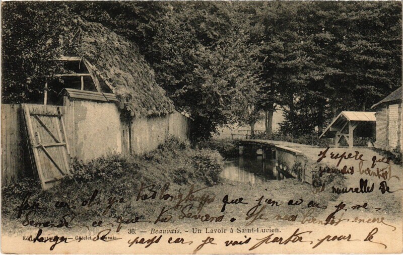 Carte postale ancienne Beauvais Une Lavoir a Saint-Lucien à Beauvais