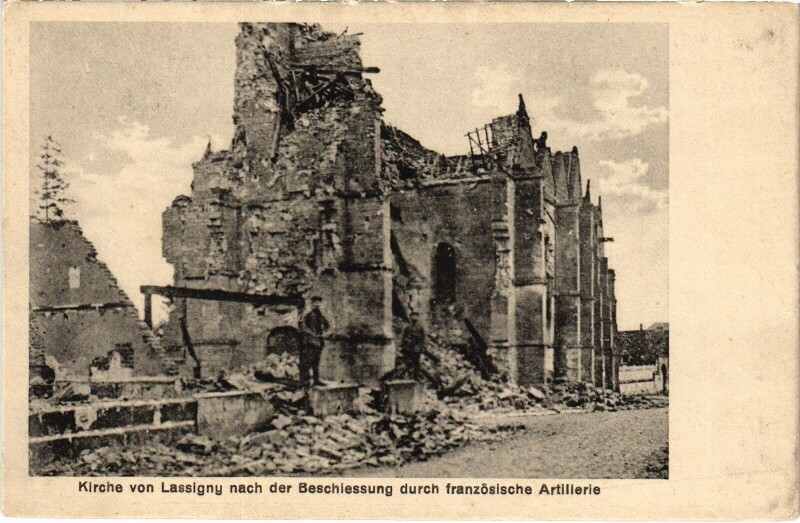 Carte postale ancienne Lassigny Eglise Guerre à Lassigny