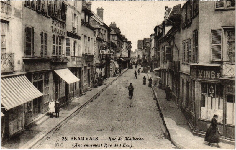 Carte postale ancienne Beauvais Rue de Malherbe à Beauvais