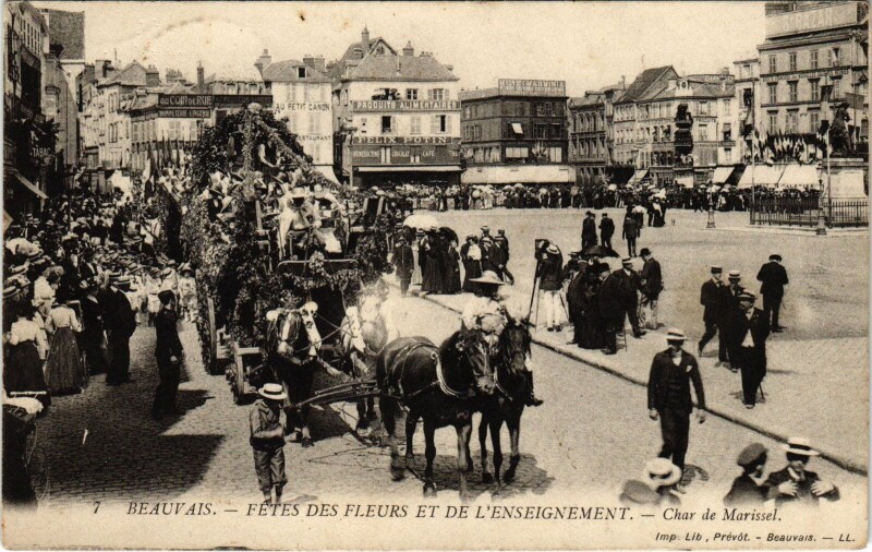 Carte postale ancienne Beauvais Fetes des Fleurs et de l'Enseigmenet Char de Marissel à Beauvais