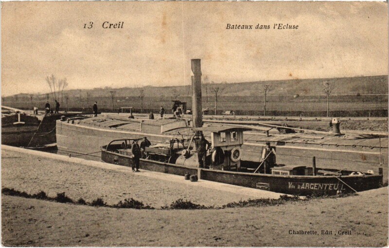 Carte postale ancienne Creil Bateaux dans l'Ecluse à Creil
