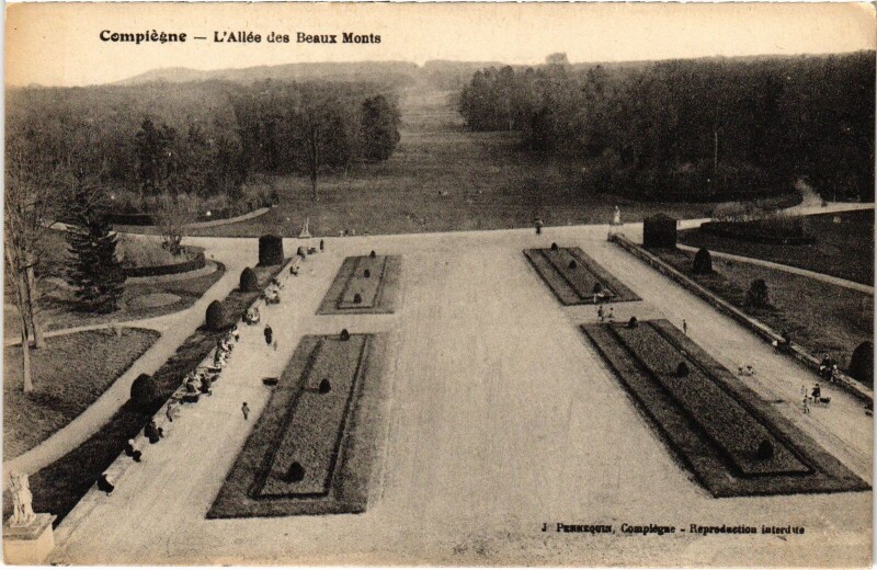 Carte postale ancienne Compiegne Allée des Beaux Monts à Monts