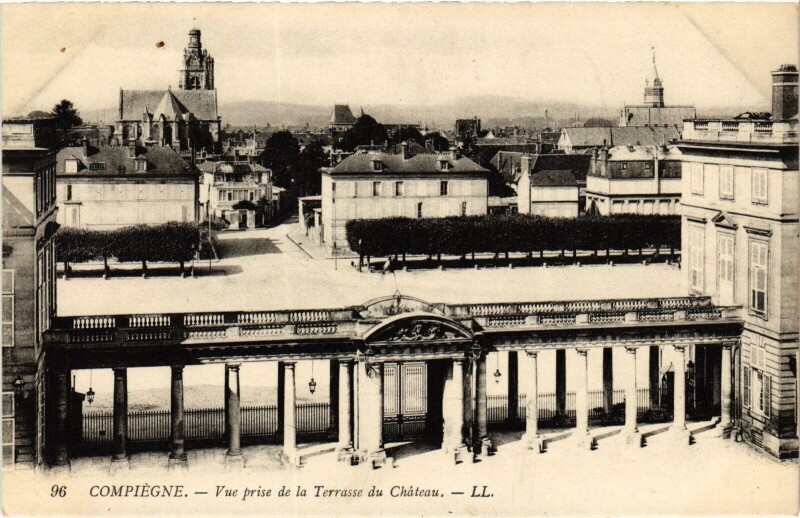 Carte postale ancienne Compiegne Terrasse du Chateau